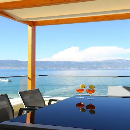 Beachfront Lemonade With Pool V Slatine