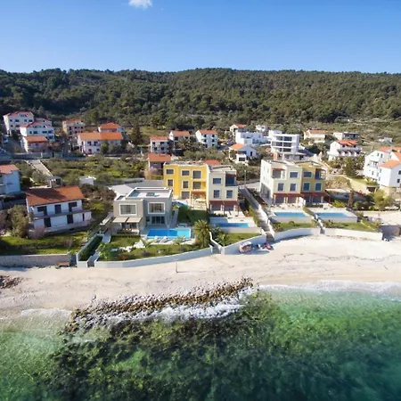Apartmán Beachfront Lemonade With Pool V